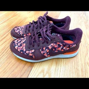 Nike Liberty Shoes 7 Burgundy